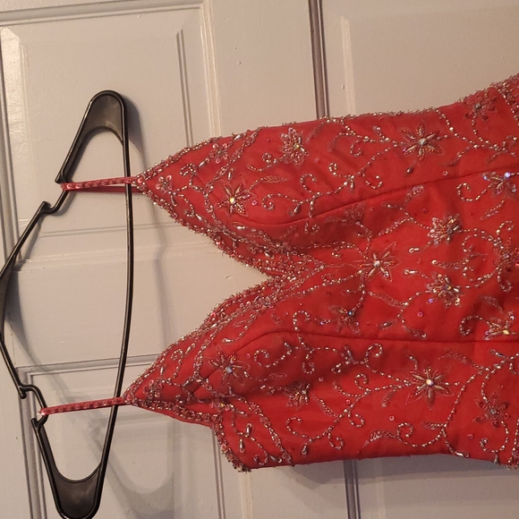 Coral enbroidered ballgown size 8 - Picture 2 of 4